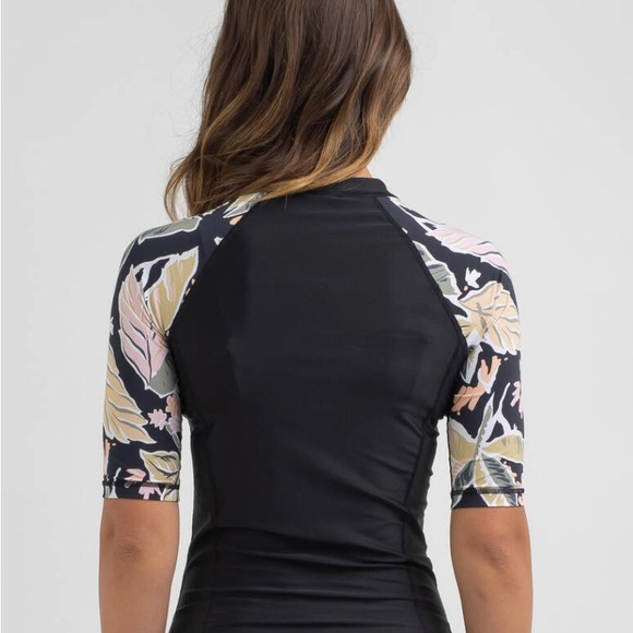 Billabong Sunset Short Sleeve Rash Vest - Picture 3 of 5